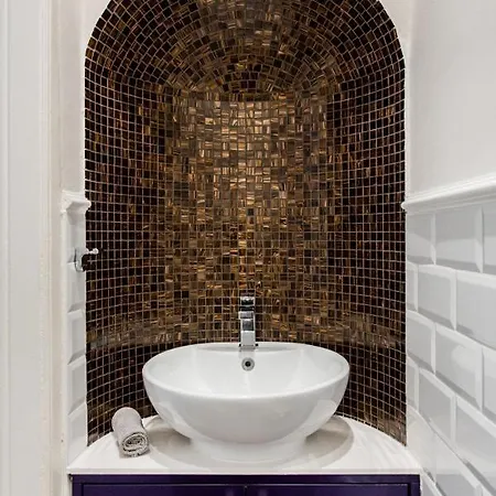 Opera With Free Parking, 2br2ba, Ac *