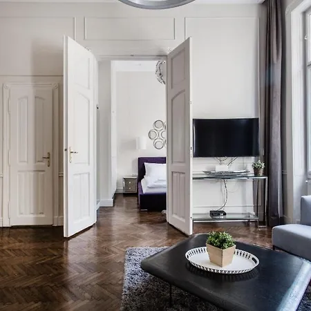 Apartment Opera With Free Parking, 2br2ba, Ac