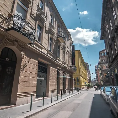 Opera With Free Parking, 2br2ba, Ac Budapest