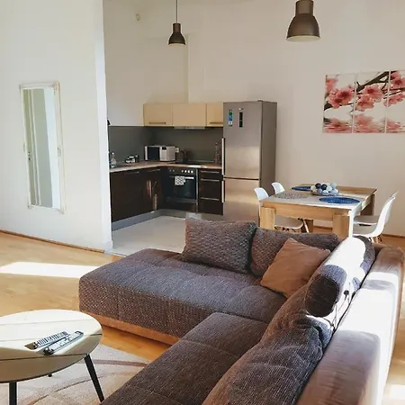 Tinodi Utca 1-3 Apartment *