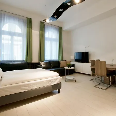 St. King 1 By Hi5 * Budapest