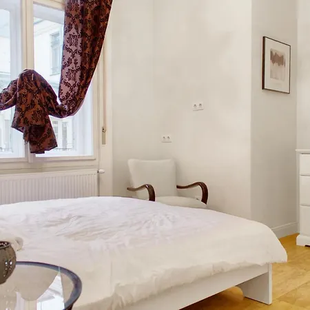 4br , 3bhr With Ac At The Opera Appartement *