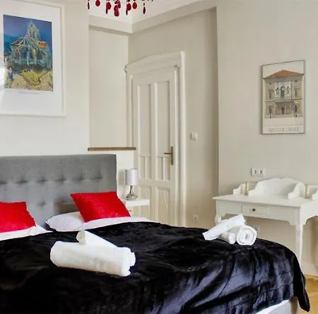 Deluxe In The Heart Of The * Budapest