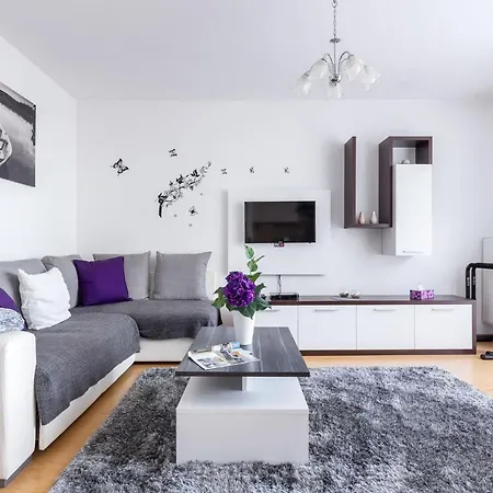 Matthias Midtown Apartment