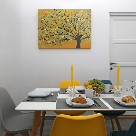 Central Apartman 3 Bdr, 2 Bath+3a/c+free Parking+quite Apartment