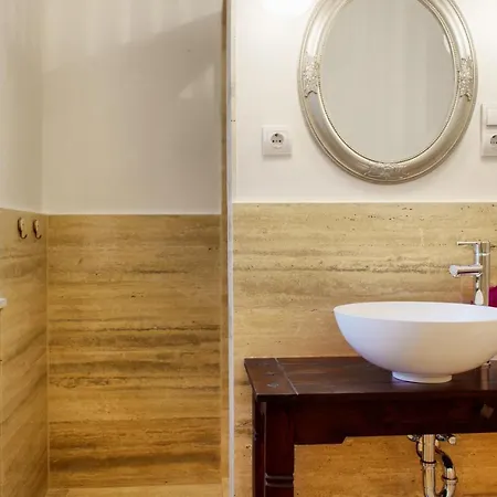 4br , 3bhr With Ac At The Opera Boedapest