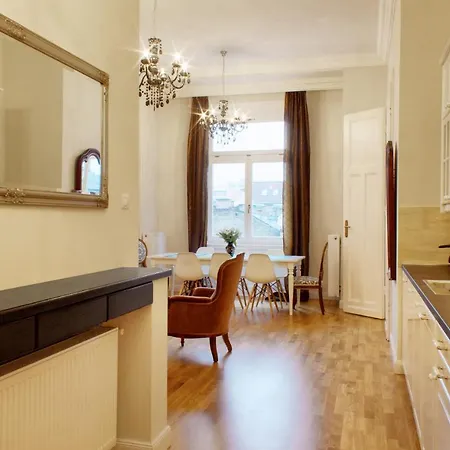 4br , 3bhr With Ac At The Opera Boedapest