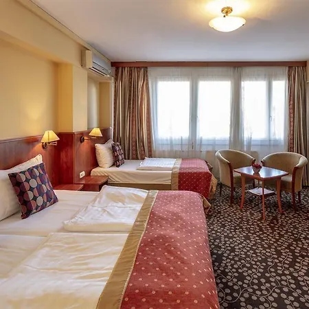 Charles Aparthotel 3*