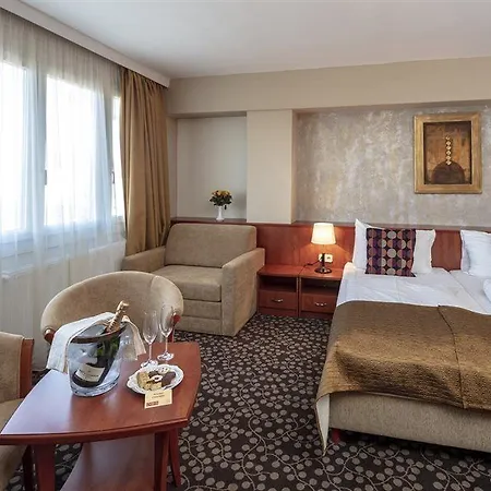 Charles 3* Budapest