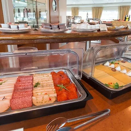 Onriver Hotels - Ms Cezanne 4* Budapest