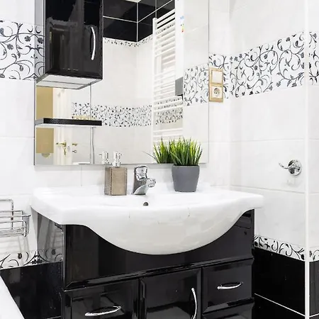 Apartment Luxury Downtown By Anna Budapest
