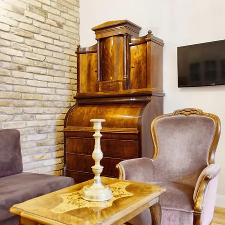 4br , 3bhr With Ac At The Opera Boedapest
