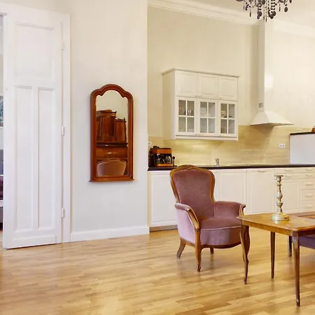 4br , 3bhr With Ac At The Opera Appartement Boedapest