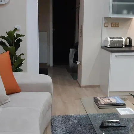 Apartment Modern, Quiet & Cozy In The Middle Of Downtown Near Danube At Fashion Street