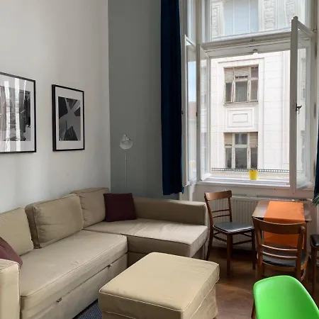 Hostal 2b &