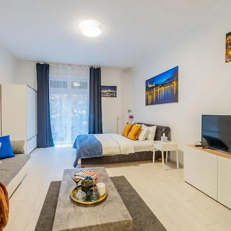 Del Mar * Budapest