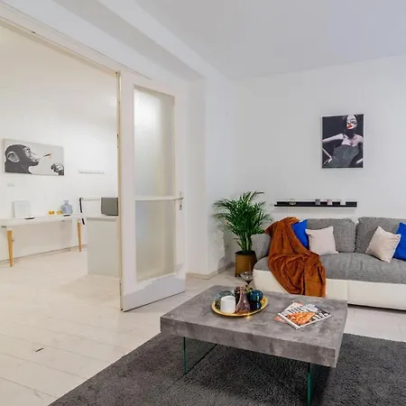 Del Mar Apartment *