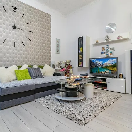Grey Orchid - Studio * Budapest
