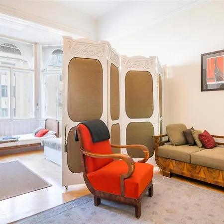 아파트 Stunning Spacious Art Nouveau Apart , Grand Piano
