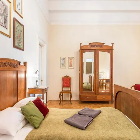 Stunning Spacious Art Nouveau Apart , Grand Piano 아파트