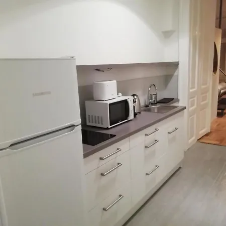 Apartmán Luxury New With Gallery At Dob Street Nearby Gozsdu Court