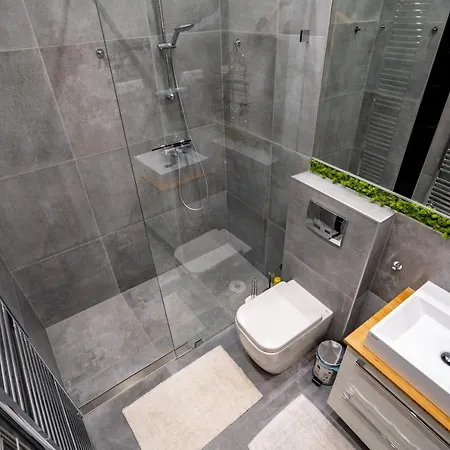 Modern, Quiet & Cozy In The Middle Of Downtown Near Danube At Fashion Street *