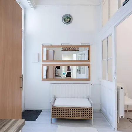 Cosy And Central With 4 Bedrooms And A/c Apartmán