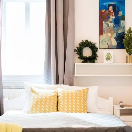 Cosy And Central With 4 Bedrooms And A/c * Budapest