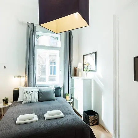 Cosy And Central With 4 Bedrooms And A/c Budapest