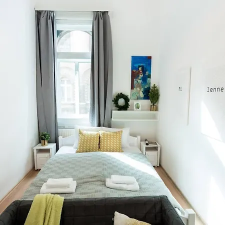 Cosy And Central With 4 Bedrooms And A/c Apartmán *