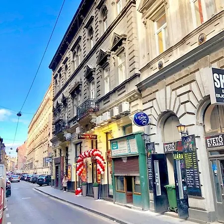 Cosy And Central With 4 Bedrooms And A/c Budapest