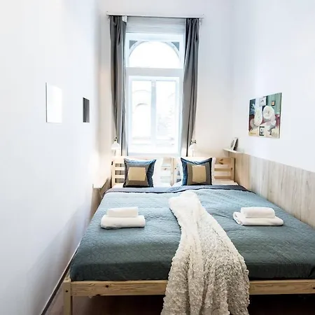Cosy And Central With 4 Bedrooms And A/c Budapest