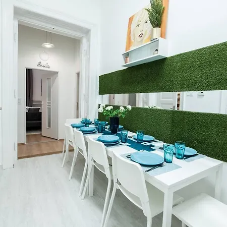 Apartment Cosy And Central With 4 Bedrooms And A/c