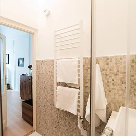 Cosy And Central With 4 Bedrooms And A/c *