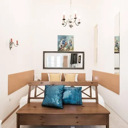 Apartment Cosy And Central With 4 Bedrooms And A/c *