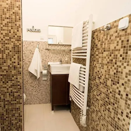 Cosy And Central With 4 Bedrooms And A/c * Budapest