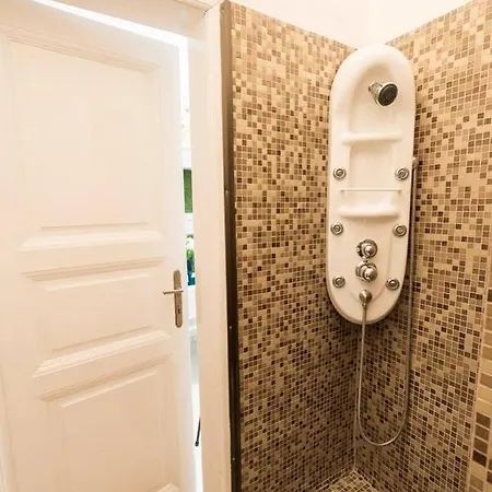 Cosy And Central With 4 Bedrooms And A/c Apartment Budapest