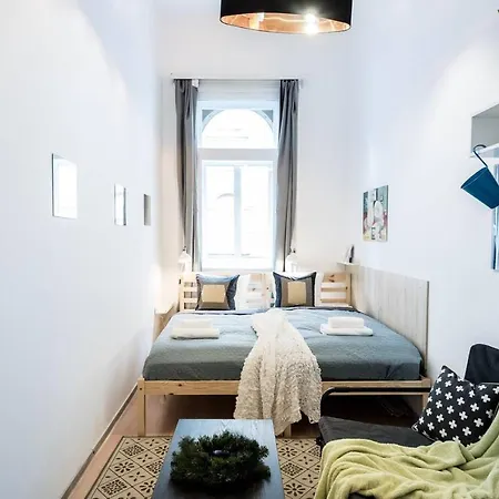 Cosy And Central With 4 Bedrooms And A/c Apartmán