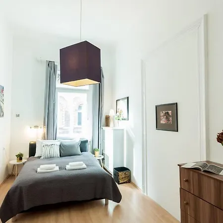 Apartment Cosy And Central With 4 Bedrooms And A/c Budapest