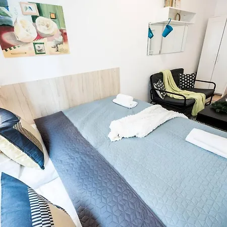 Apartment Cosy And Central With 4 Bedrooms And A/c