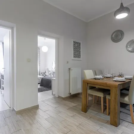 Goldcentral Grand Boulevard Apartment *