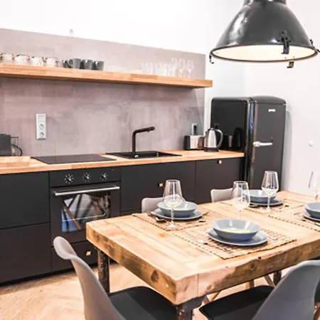 Iranyi - Flat In The Heart Of Downtown *