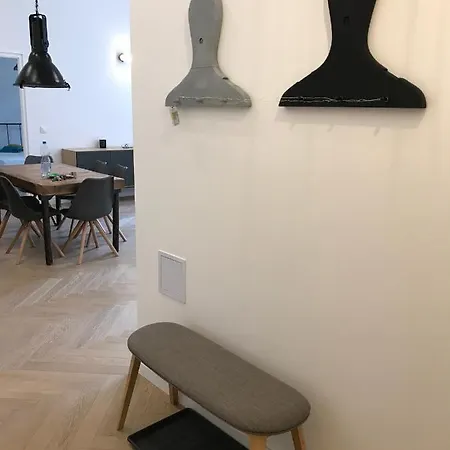 Iranyi - Flat In The Heart Of Downtown Apartment