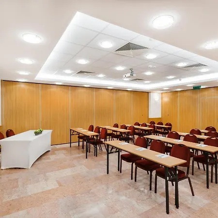 Danubius Arena Hotell 4*