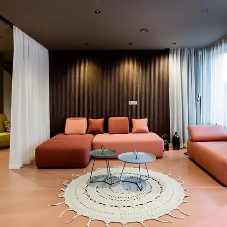 K52 Luxury 4bdrm 4bthrm *