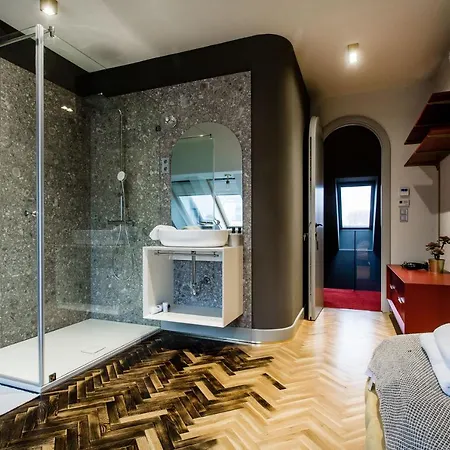 K52 Luxury 4bdrm 4bthrm Apartment *