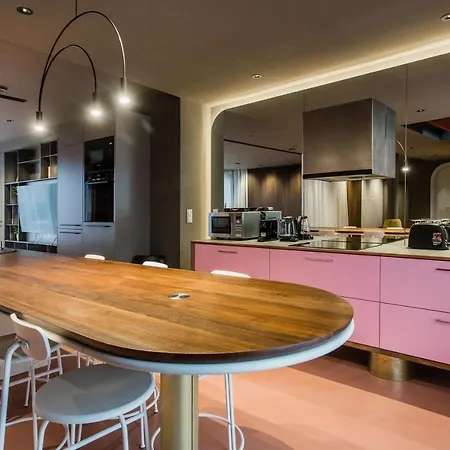 K52 Luxury 4bdrm 4bthrm Apartment