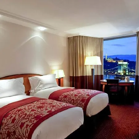 מלון Sofitel Chain Bridge 5*