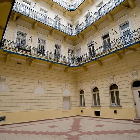Luxury Paulay Street Apartman Budapest