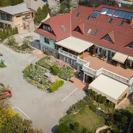 Le Rose 3* Budapeşte
